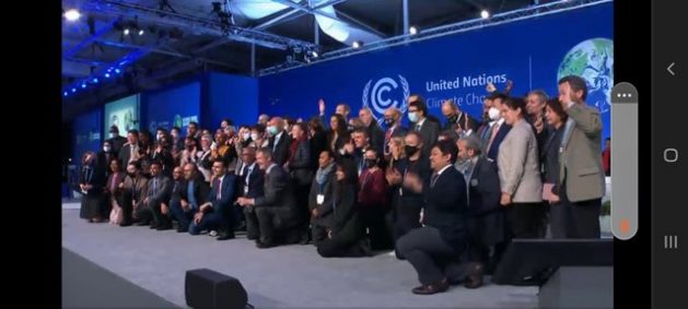 One of the family photos taken after the laborious end of the 26th climate summit in Glasgow, which closed a day later than scheduled with a Climate Pact described as falling short by even the most optimistic, lacking important decisions to combat the crisis and without directly confronting fossil fuels, the cause of the emergency. CREDIT: UNFCCC