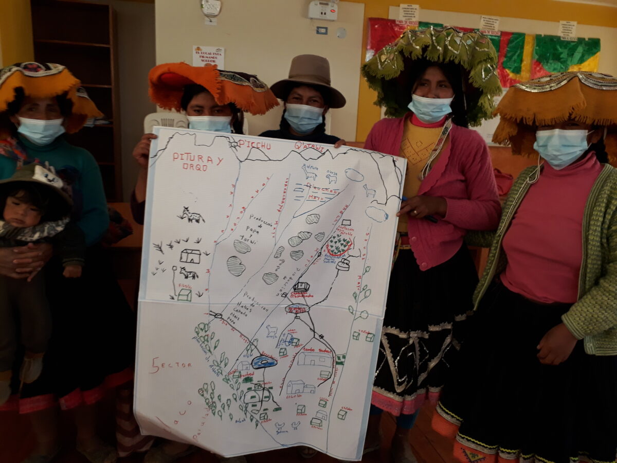 Women farmers from the rural community of Sachac show the map of water sources in their area and the uses for irrigation of their crops, for human consumption and household needs, as well as watering their animals, which they cannot satisfy throughout the year due to the increasingly long and severe dry season. CREDIT: Mariela Jara/IPS