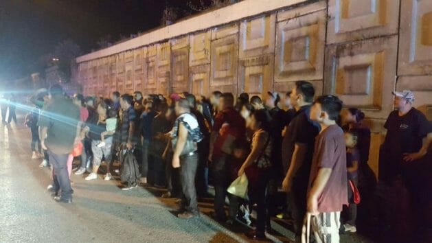 A hundred Central American migrants were rescued from an overcrowded trailer truck in the Mexican state of Tabasco. It has been impossible to stop people from making the hazardous journey of thousands of kilometers to the United States due to the lack of opportunities in their countries of origin. CREDIT: Mesoamerican Migrant Movement