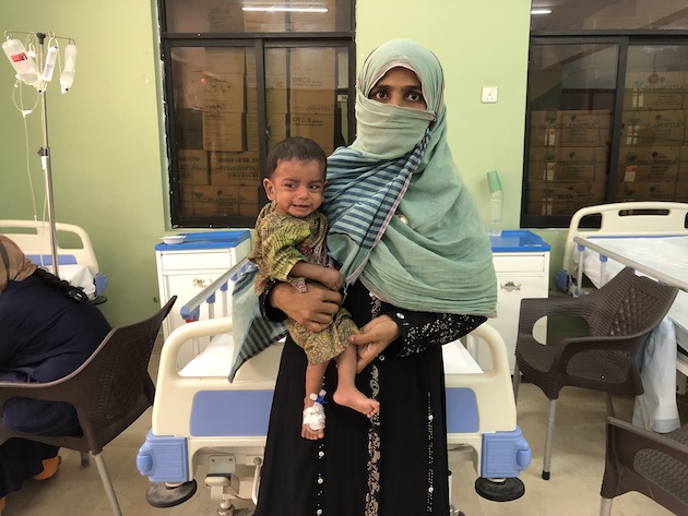 Eight-month-old Manahil Zeeshan is treated for typhoid at the government-run Sindh Institute of Child Health and Neonatology (SICHN) in Korangi, a neighbourhood in Karachi. Credit: Zofeen Ebrahim/IPS 