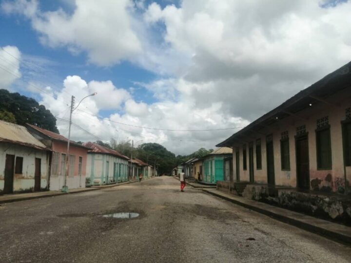 View of a row of houses practically abandoned by most of their inhabitants in a town in eastern Venezuela. Migration from the countryside and small towns to large cities and oil producing areas marked the 20th century in Venezuela. And today, migration from this country mainly to other Latin American nations has become a regional crisis. CREDIT: VV
