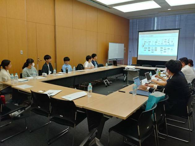 From front left: Hikari Kujime (Corporate Sustainability Department, Yusuke Sasaki( PR Department), Tomoyuki Ichida, and Tamon Koshino（General Manager, Corporate Sustainability Department） from Suntory Holdings.