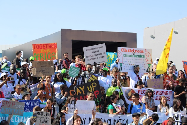 Protests at COP27 in Egypt. Mandeep Tiwana, Secretary General of CIVICUS Global Alliance, is hopeful that COP30, in Belém, Brazil, will be more inclusive. Credit: Busani Bafana/IPS