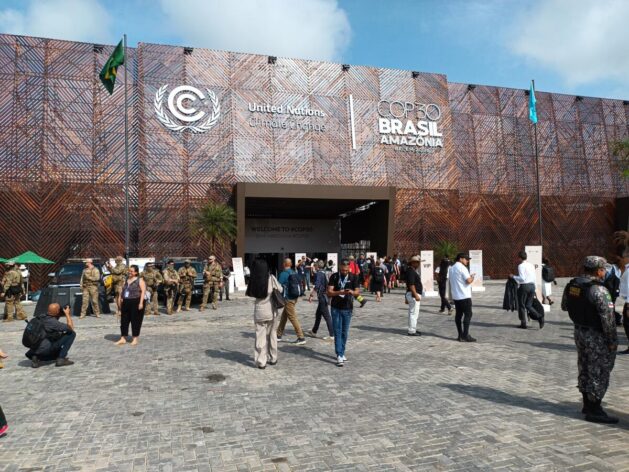 Entrance to the Hangar Convention Center of the Amazonia in the northeastern Brazilian city of Belém. The climate summit, which began on November 10 and is due to conclude on Friday the 21st, is debating issues such as the phase-out of fossil fuels and adaptation goals. Credit: Emilio Godoy / IPS
