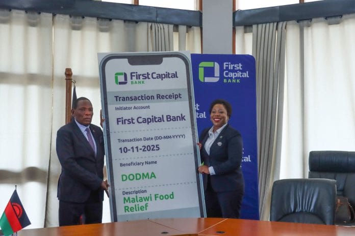 Jazza handing over the cheque to Mwanamveka (002)