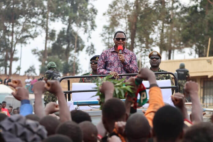 Chakwera addressing people in Ntchisi -Pic by Roy Nkosi -15