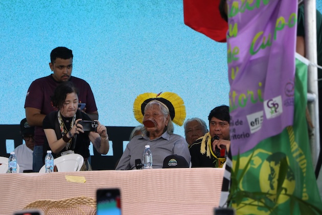 Brazilian Indigenous leader and environmentalist Cacique Raoni Metuktire (center) during the closing ceremony of the Peoples’ Summit in Belem on November 16, 2025. Credit: Tanka Dhakal/IPS