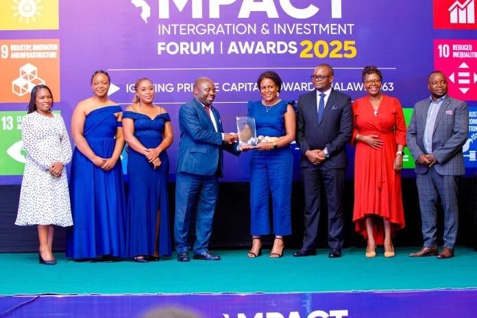 NBMDBL Chief Operating Officer Esnat Kamudoni (Middle) receiving the award from Mkombezi while flanked by the other Bank officials_ (002)